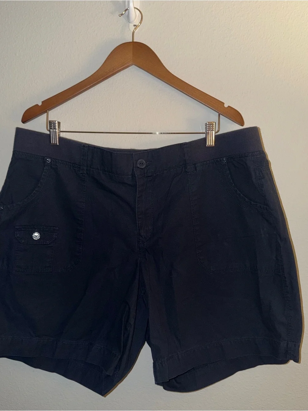 Gloria Vanderbilt Black Cargo Shorts for Men